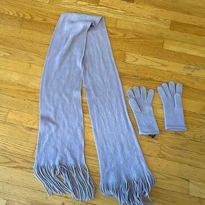 Lilac scarf and glove set. New York& company. Woman’s one size.